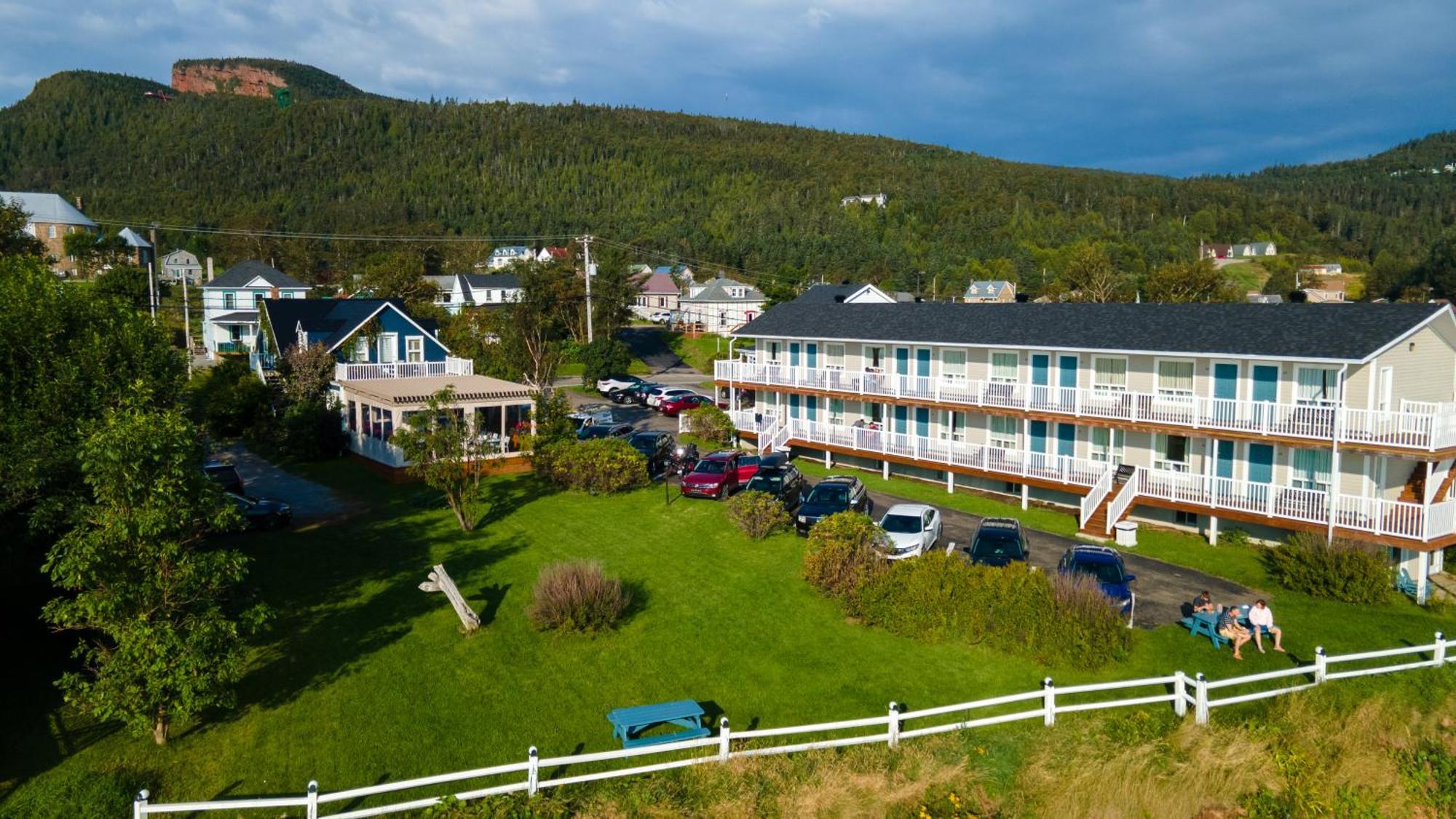 Hotel Les Trois Soeurs Perce Εξωτερικό φωτογραφία