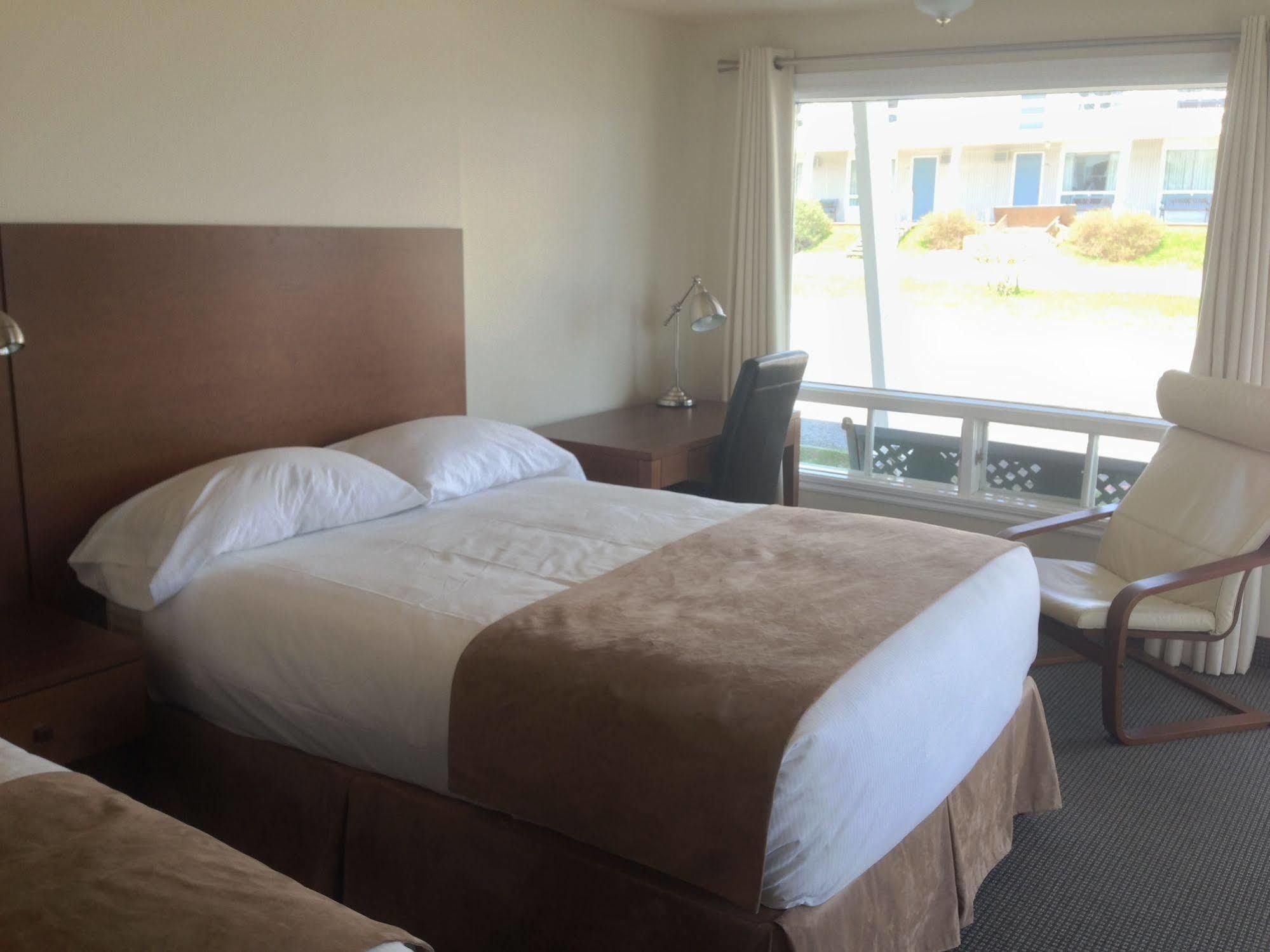 Hotel Les Trois Soeurs Perce Εξωτερικό φωτογραφία